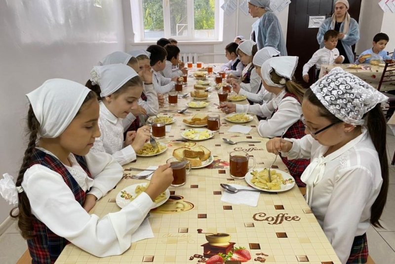 ЧЕЧНЯ. Опрошенные родители и ученики довольны разнообразием и качеством блюд в школах ЧР