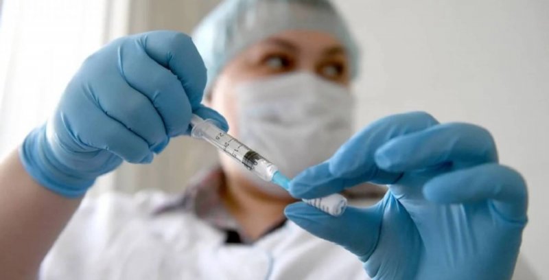В РФ предложили давать три обязательных выходных после вакцинации