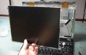 Замена монитора ноутбука и его комплектующих