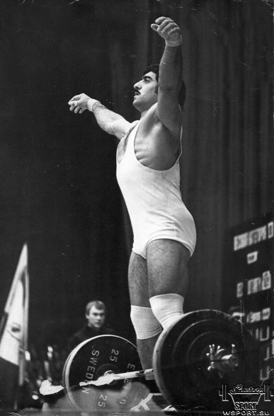 Алым Ачичаев - первый чеченец - чемпион СССР по тяжелой атлетике.
