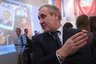 Неверов посоветовал оппозиции быть «святее папы римского»