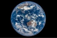 Из космоса сняли тень Луны во время полного затмения