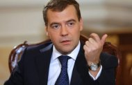 Медведев всей стране урезал прожиточный минимум