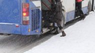 На Камчатке скончалась женщина, которую автобус протащил по дороге