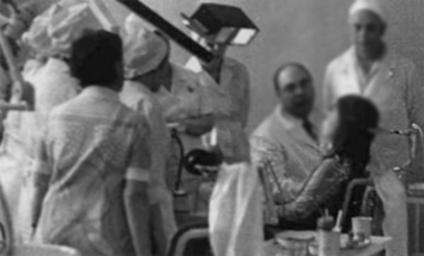 ЧЕЧНЯ. 1936 г.. 1-ые профессиональные зубные врачи из чеченцев.