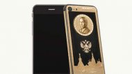У самого смелого школьника РФ появится золотой телефон с фейсом Путина