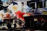Москва: активисты забросали дымовыми шашками здание Роскомнадзора