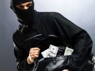 В России грабитель раздал все украденные деньги бедным
