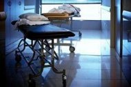 Смертельное ЧП в России: врачи оставили на полу внезапно упавшего в коридоре пациента