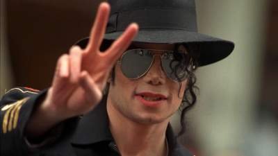 Поклонник Майкла Джексона представил доказательства того, что певец жив