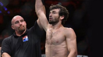 Магомедшарипов победил Дэвиса болевым приёмом на турнире UFC 228