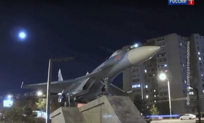 РОСТОВ. Истребитель СУ-27 "приземлился" в донской столице