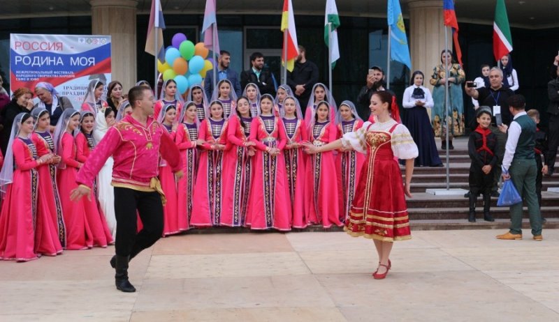 В Грозном открылся межрегиональный фестиваль народного творчества народов СКФО и ЮФО