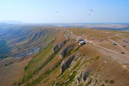 В Крыму разбился белорусский парапланерист