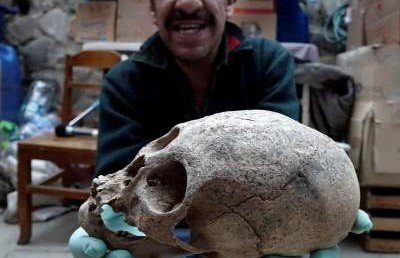 Археологи нашли могилу людей с аномальными черепами