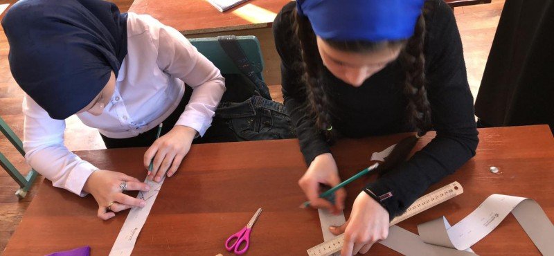 ЧЕЧНЯ. Чеченским школьникам преподали мастер-класс по изготовлению светоотражателей