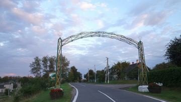 ЧЕЧНЯ. На границе Ингушетии и Чечни установили новую въездную арку