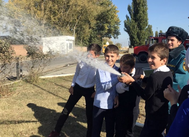 ЧЕЧНЯ. Пожарные Чечни повышают культуру безопасности школьников