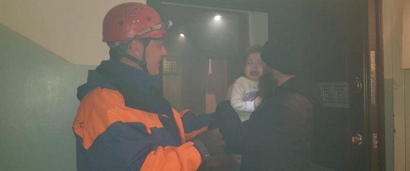 ЧЕЧНЯ. Спасатели в Грозном вытащили ребенка из задымленной квартиры