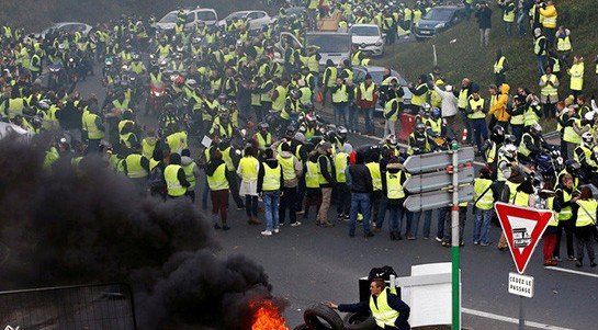 Число пострадавших на акциях протеста во Франции превысило 400