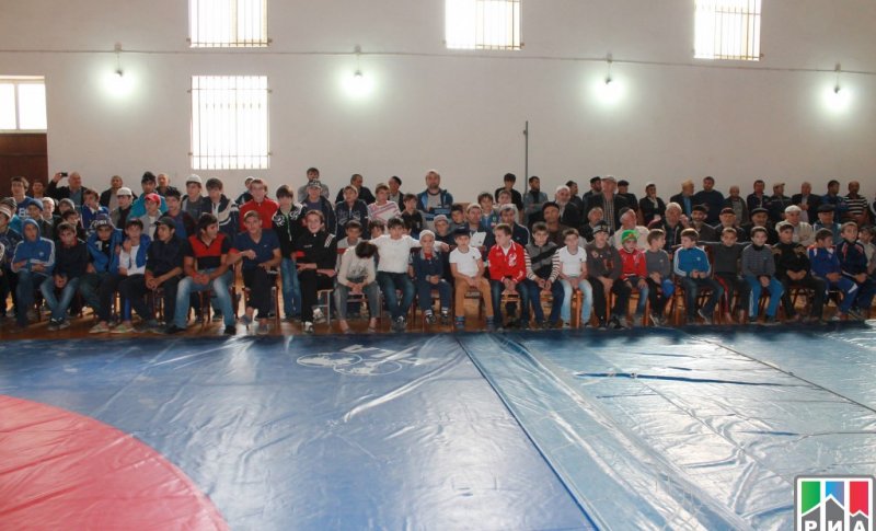 ДАГЕСТАН. Более 300 спортсменов приняли участие в турнире по вольной борьбе в Хасавюрте