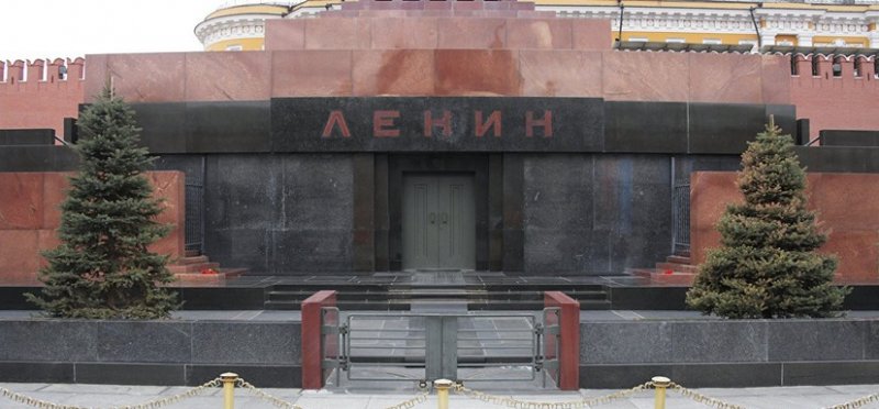 Генпрокурора России просят проверить призыв депутата заменить тело Ленина копией