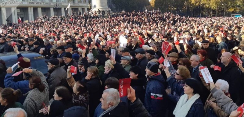 ГРУЗИЯ: В Тбилиси прошла многотысячная акция в поддержку кандидата в президенты Саломе Зурабишвили