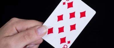 На традиционном карточном узоре нашли оптическую иллюзию