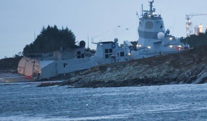 Нефтяной танкер столкнулся с военным кораблем у норвежского Бергена