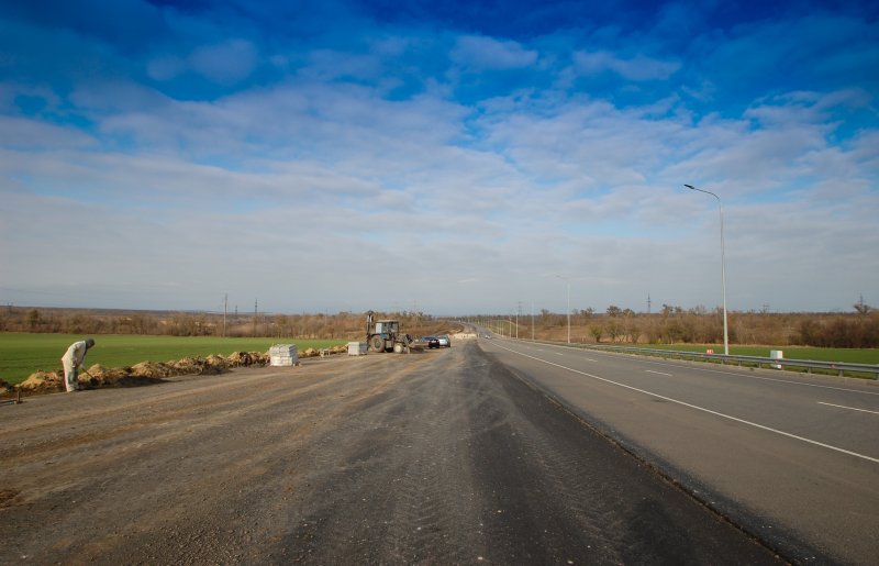 РОСТОВ. Работы второго этапа строительства подъезда к аэропорту «Платов» выполнены на 70% 