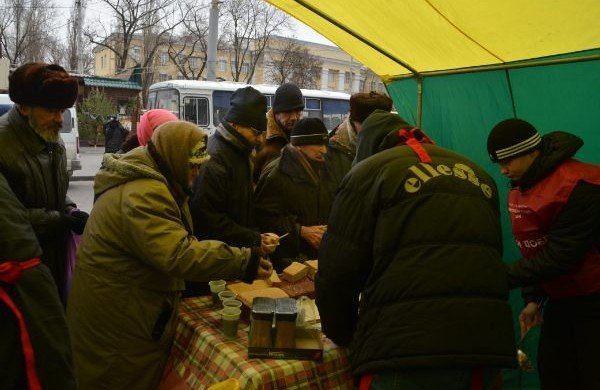 РОСТОВ. В Ростове полгода будут кормить бездомных