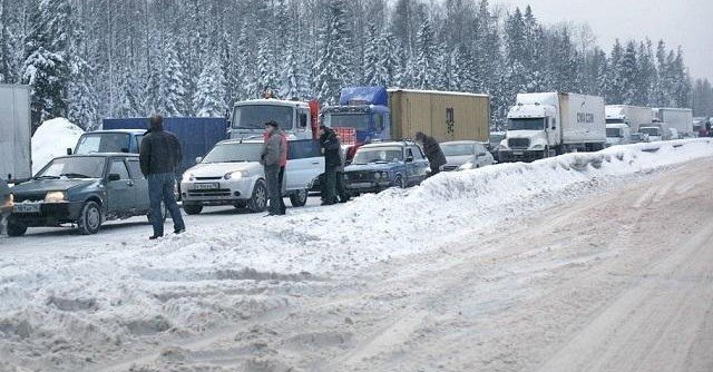 РОСТОВ. В Ростовской области непогода парализовала движение по М4 «Дон»