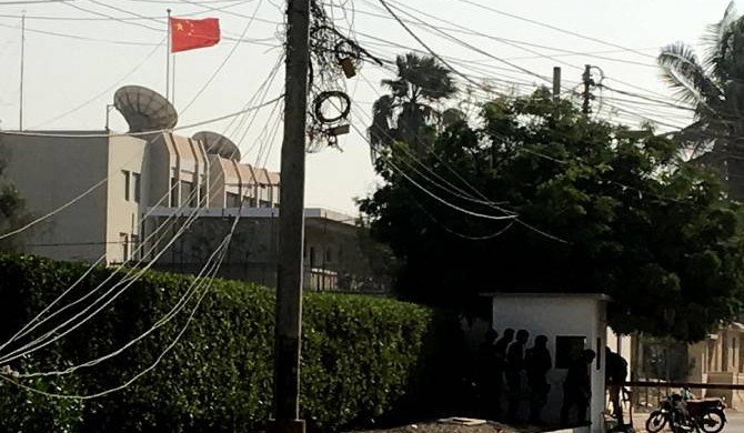 СМИ: неизвестные напали на консульство Китая в Пакистане