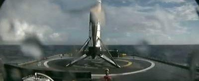 SpaceX посадила первую ступень ракеты Falcon 9 на морскую платформу