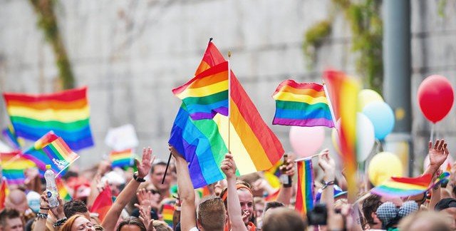 СТАВРОПОЛЬЕ. Мэрия Пятигорска не дает геям… читать Конституцию