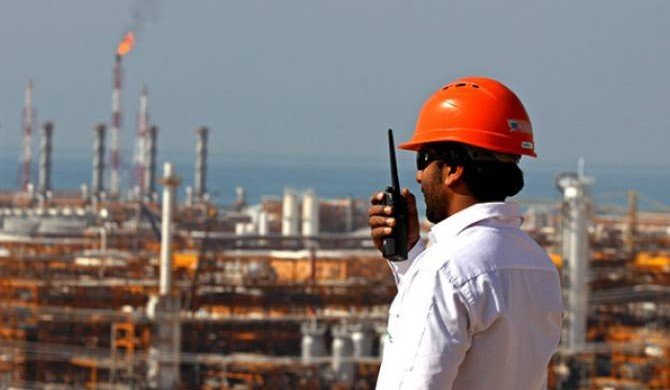 Тегеран ждет роста цен на нефть в ближайшие месяцы из-за санкций Вашингтона