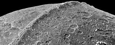 Ученые NASA показали самый крупный горный хребет в Солнечной системе