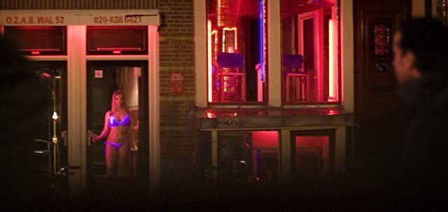 В Амстердаме может исчезнуть знаменитый «квартал красных фонарей»