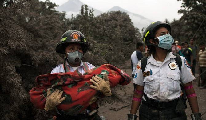 В Гватемале объявили эвакуацию из-за извержения вулкана Фуэго