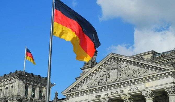 В кабмине ФРГ хотят защитить немецкие фирмы от влияния антииранских санкций