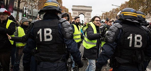 Во Франции около 23 тысяч человек приняли участие в акциях протеста