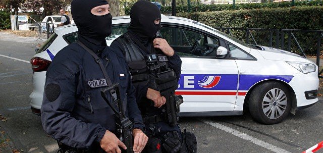 Во Франции задержали шестерых человек, готовивших нападение на Макрона