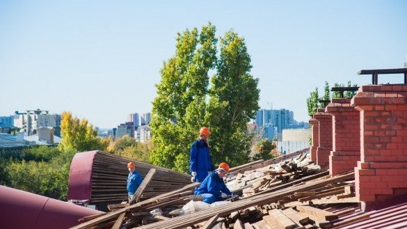 ВОЛГОГРАД. Под Волгоградом 60-летний строитель, упав с крыши, сломал обе пятки