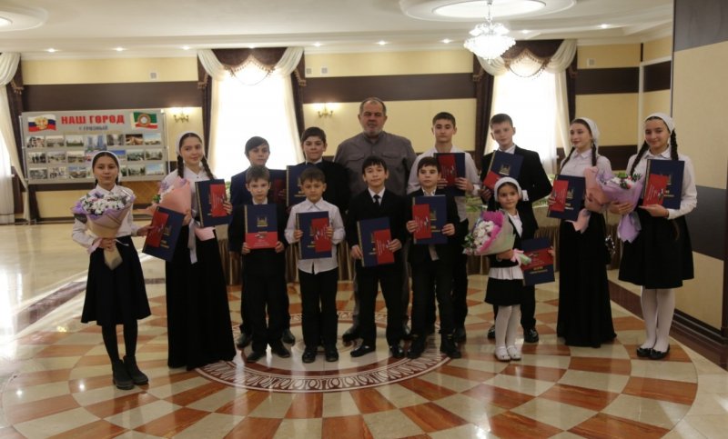 ЧЕЧНЯ. 15 учащихся Чечни получили гранты мэра Грозного в сфере культуры