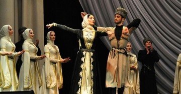 ЧЕЧНЯ. Чеченский ансамбль "Вайнах" впервые танцует в Индии