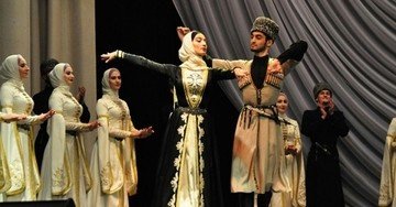 ЧЕЧНЯ. Чеченский ансамбль "Вайнах" впервые танцует в Индии