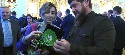 ЧЕЧНЯ. Глава Чечни исполнил пожелания детей с открыток, оставленных на кремлевсой елке