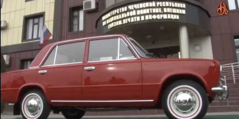 ЧЕЧНЯ. Р. Кадырову подарили ретроавтомобиль ВАЗ-2101 «Жигули»