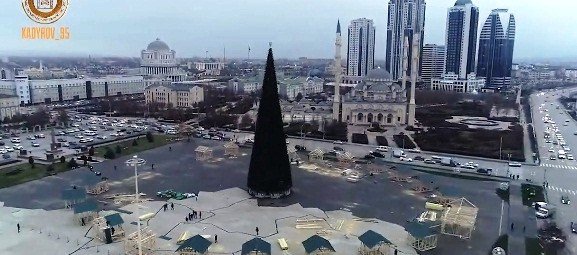 ЧЕЧНЯ. В столице Чечни начаты масштабные работы по подготовке к новогодним праздникам