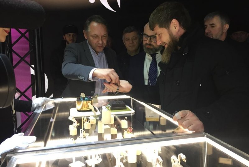 ЧЕЧНЯ. В столице Чечни торжественно открыли выставку «Ювелиры России»